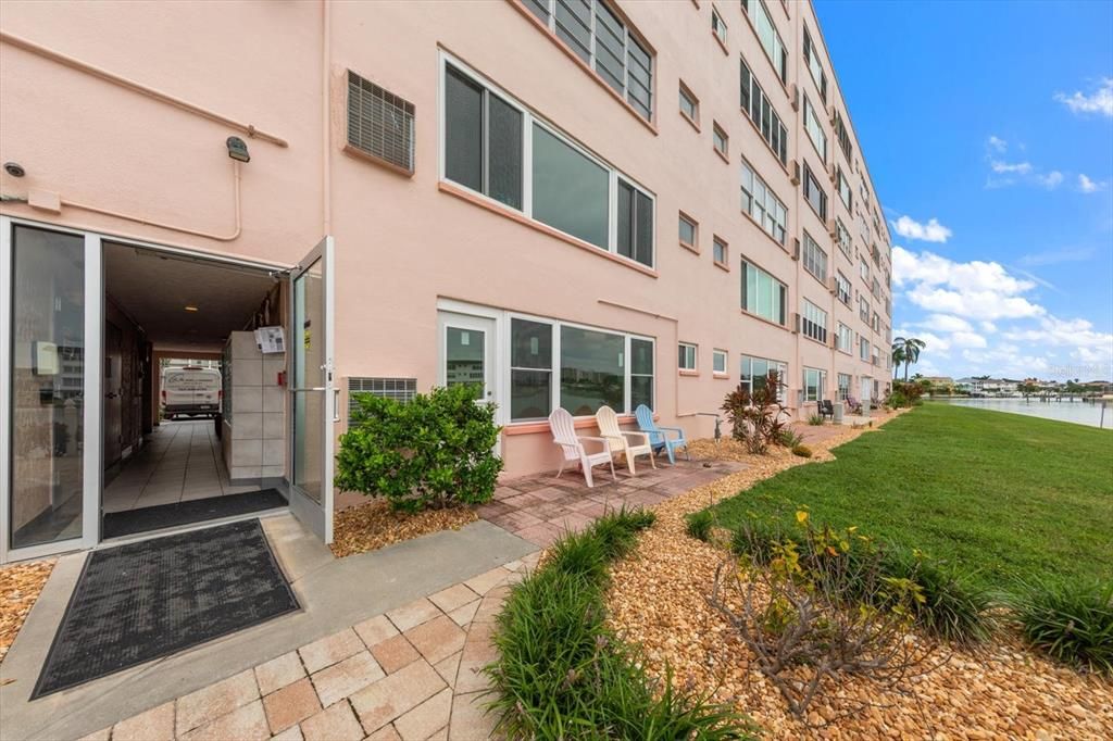 For Sale: $254,900 (2 beds, 2 baths, 1120 Square Feet)