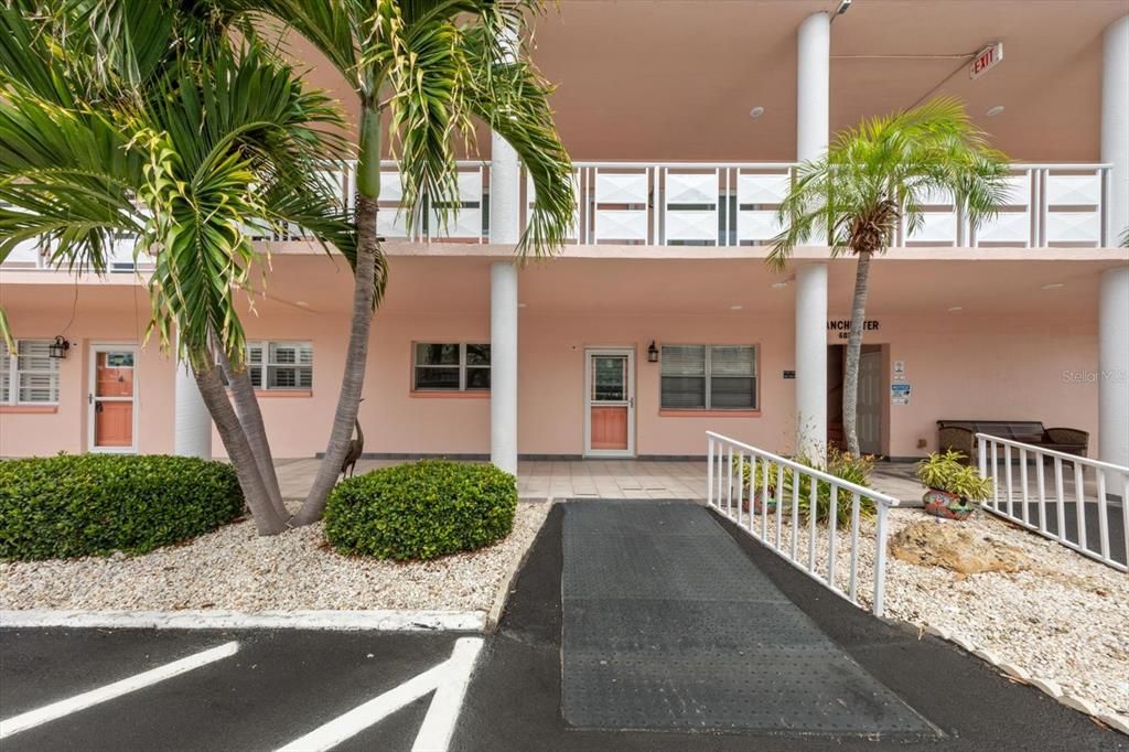 For Sale: $254,900 (2 beds, 2 baths, 1120 Square Feet)