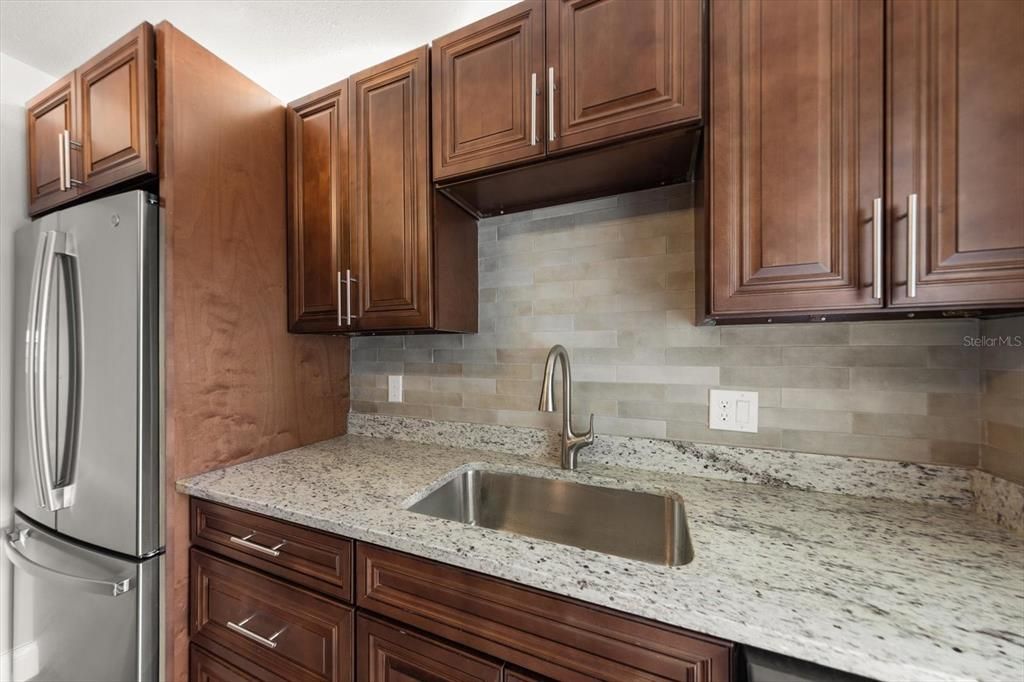 For Sale: $254,900 (2 beds, 2 baths, 1120 Square Feet)
