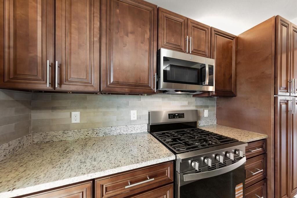 For Sale: $254,900 (2 beds, 2 baths, 1120 Square Feet)