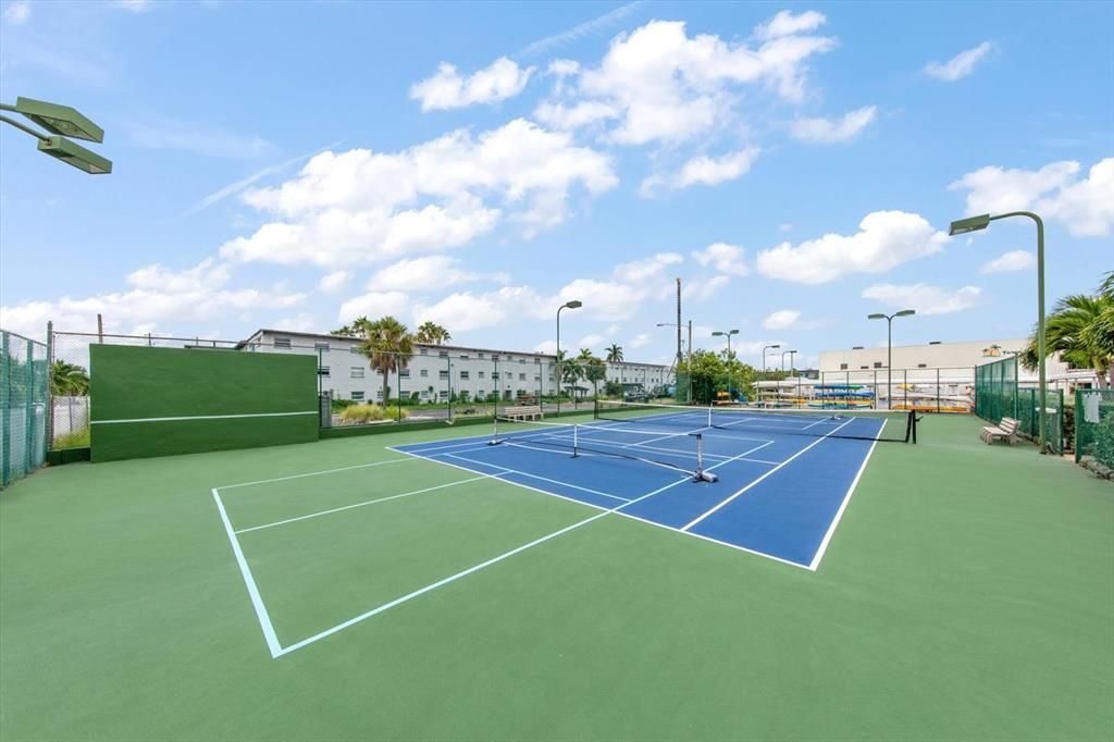 For Sale: $254,900 (2 beds, 2 baths, 1120 Square Feet)