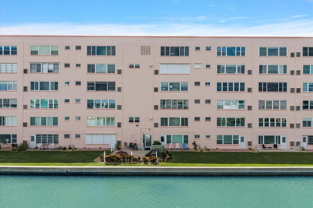 For Sale: $254,900 (2 beds, 2 baths, 1120 Square Feet)