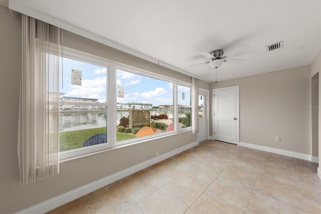 For Sale: $254,900 (2 beds, 2 baths, 1120 Square Feet)