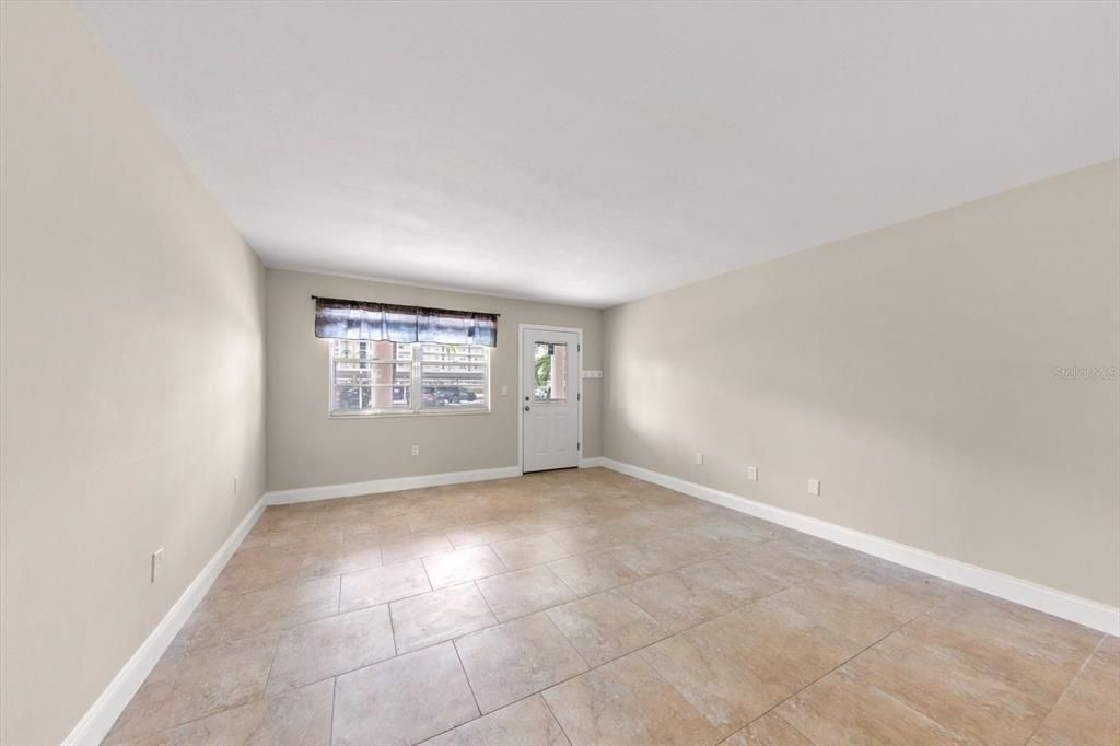 For Sale: $254,900 (2 beds, 2 baths, 1120 Square Feet)