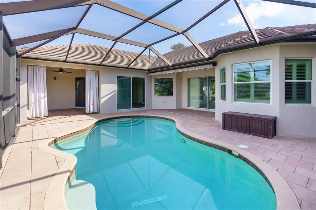 En Venta: $899,000 (4 camas, 3 baños, 3289 Pies cuadrados)