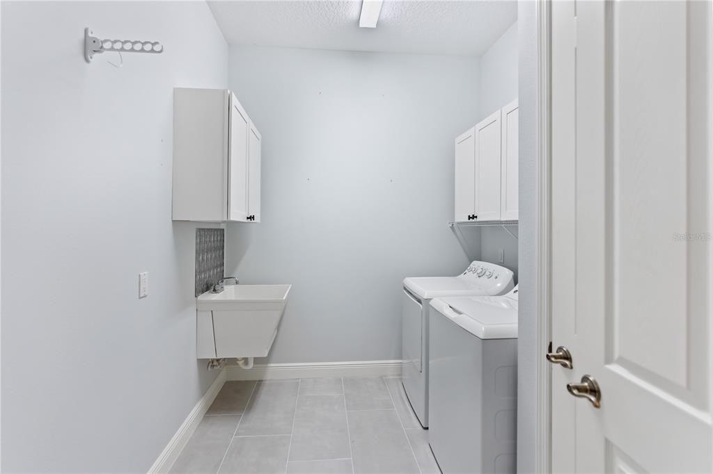 En Venta: $899,000 (4 camas, 3 baños, 3289 Pies cuadrados)
