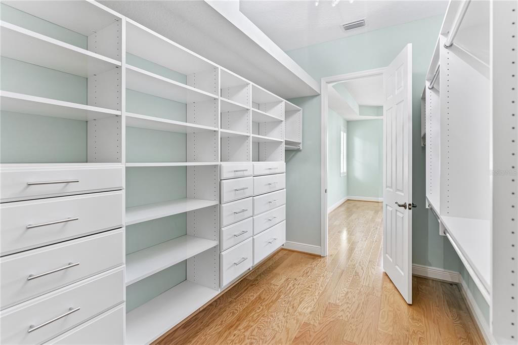 En Venta: $899,000 (4 camas, 3 baños, 3289 Pies cuadrados)