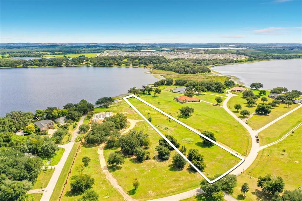 En Venta: $610,000 (3.05 acres)