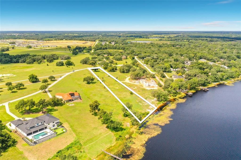 En Venta: $610,000 (3.05 acres)