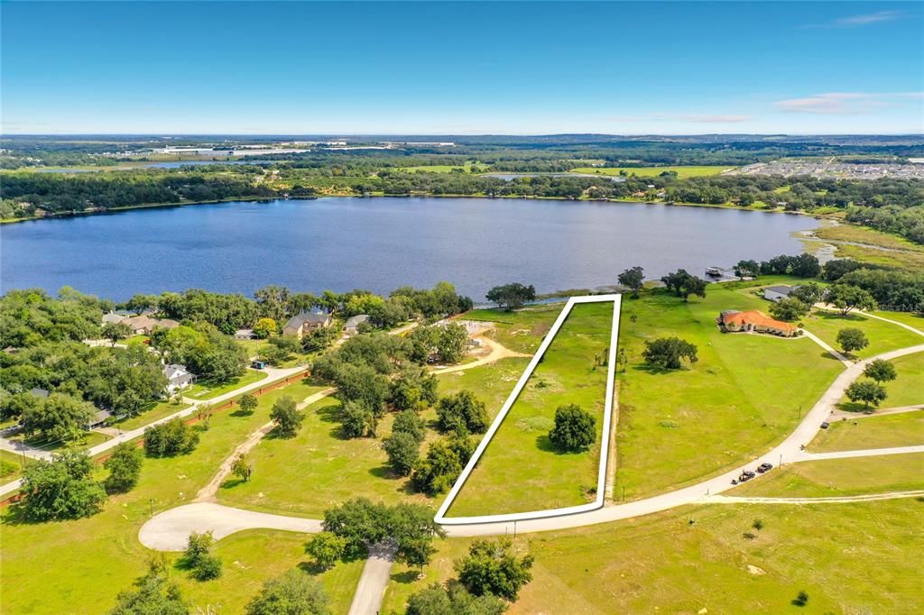 En Venta: $610,000 (3.05 acres)