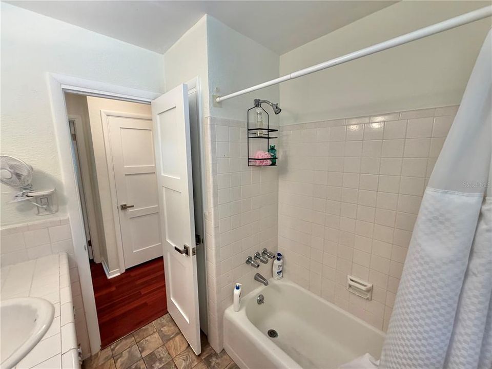 На продажу: $999,999 (3 спален, 2 ванн, 1657 Квадратных фут)
