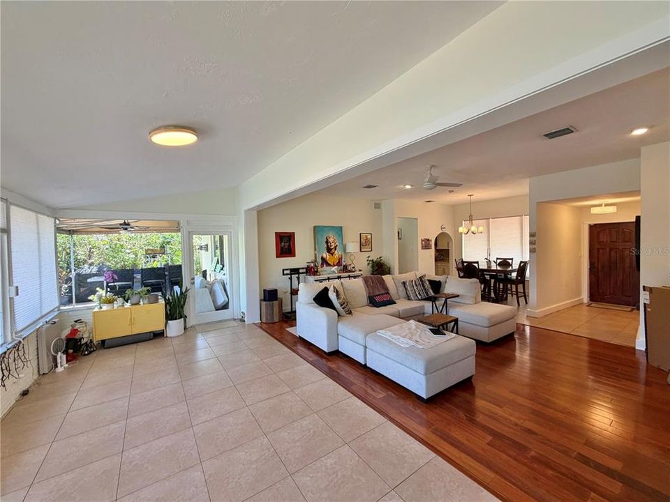 На продажу: $999,999 (3 спален, 2 ванн, 1657 Квадратных фут)