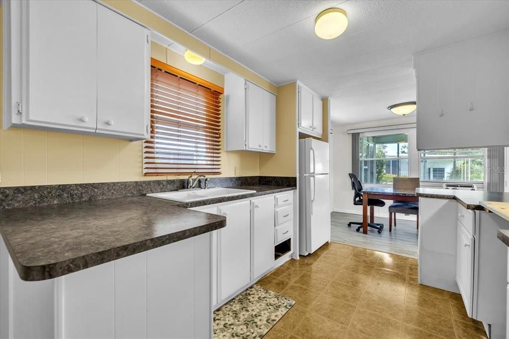 For Sale: $69,900 (2 beds, 2 baths, 1056 Square Feet)
