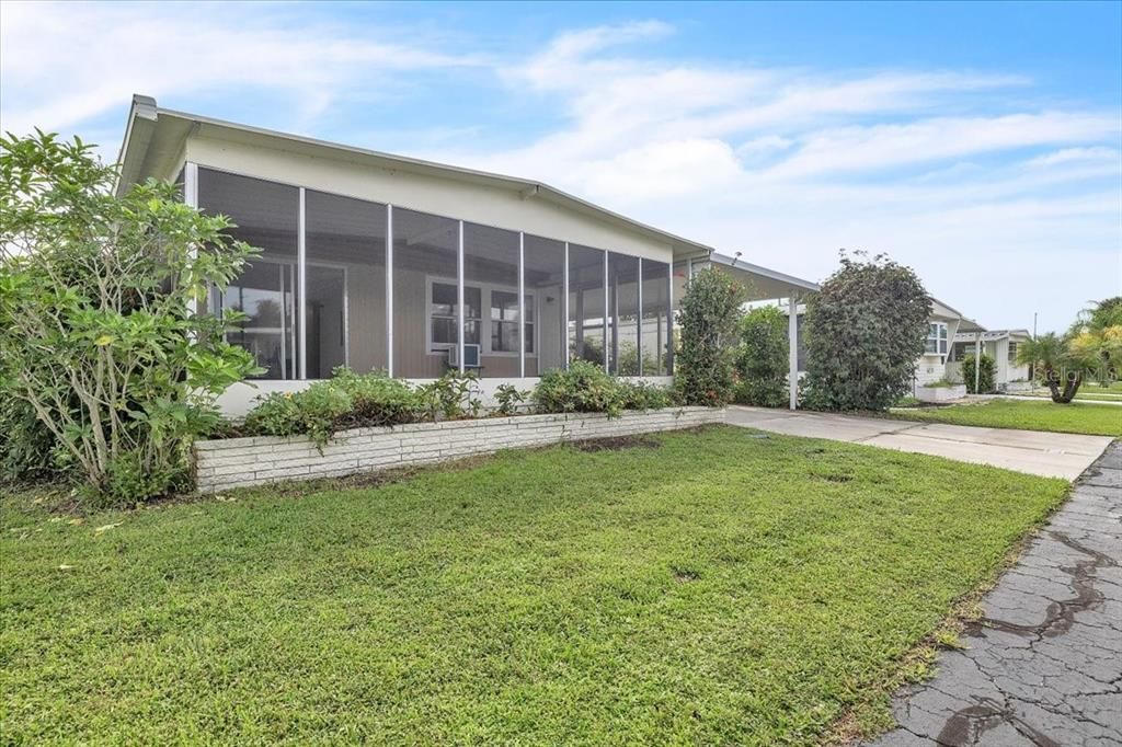 For Sale: $69,900 (2 beds, 2 baths, 1056 Square Feet)
