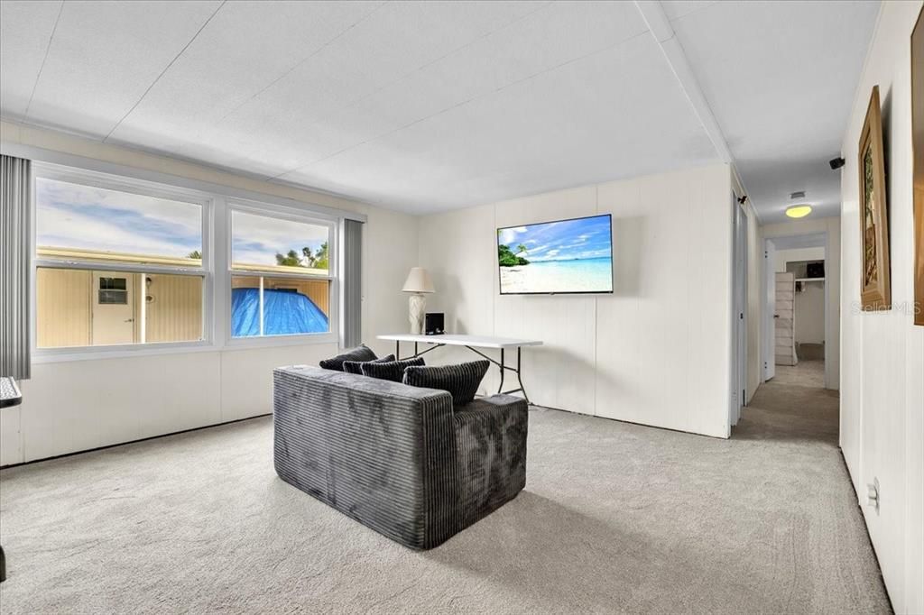 For Sale: $69,900 (2 beds, 2 baths, 1056 Square Feet)