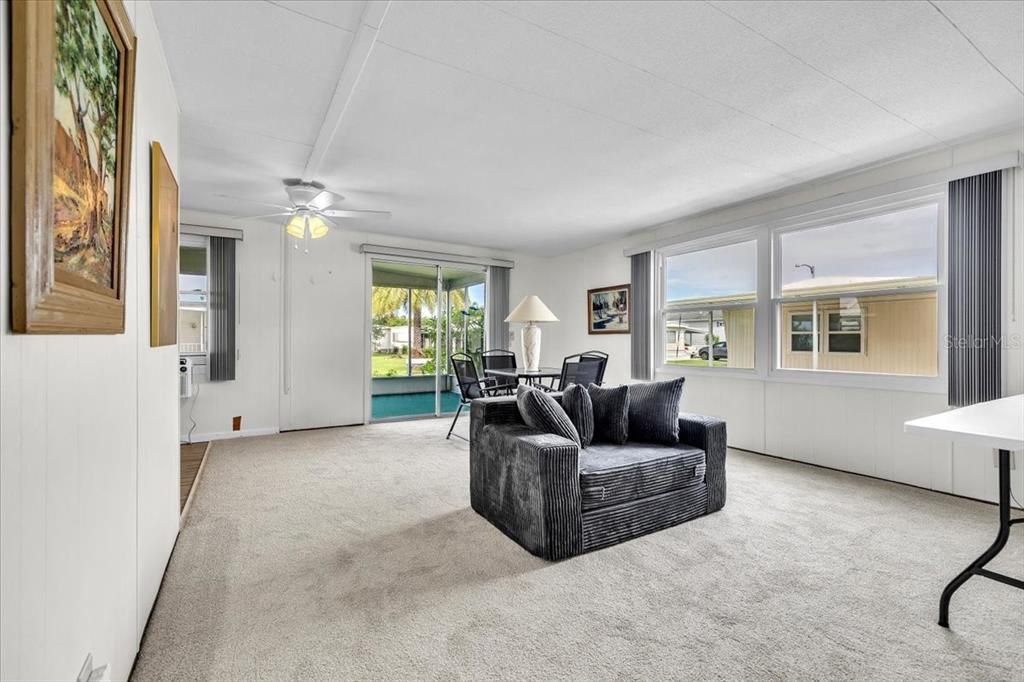 For Sale: $69,900 (2 beds, 2 baths, 1056 Square Feet)