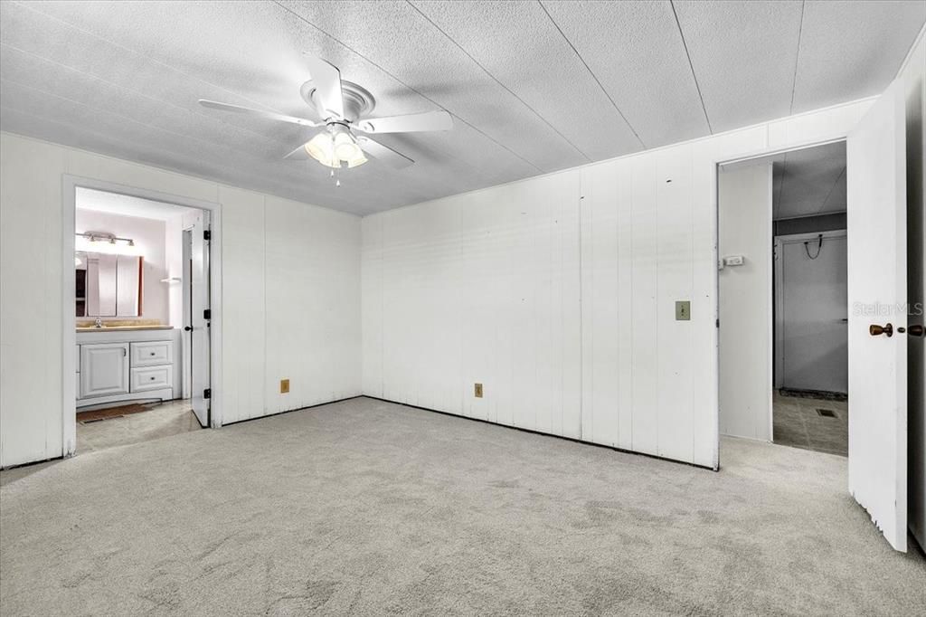 For Sale: $69,900 (2 beds, 2 baths, 1056 Square Feet)