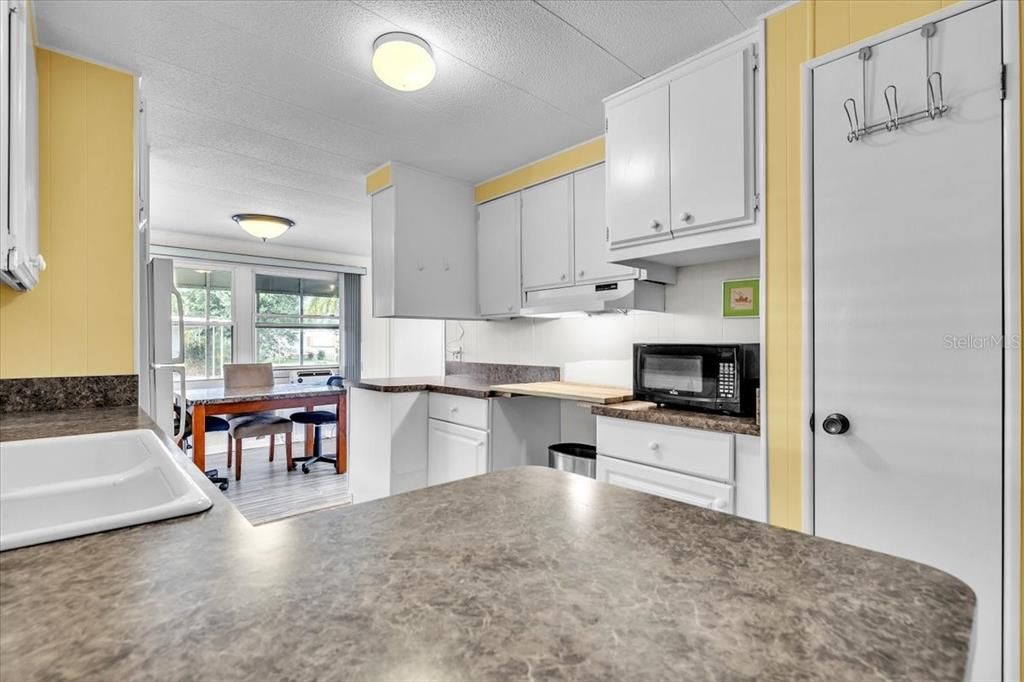 For Sale: $69,900 (2 beds, 2 baths, 1056 Square Feet)