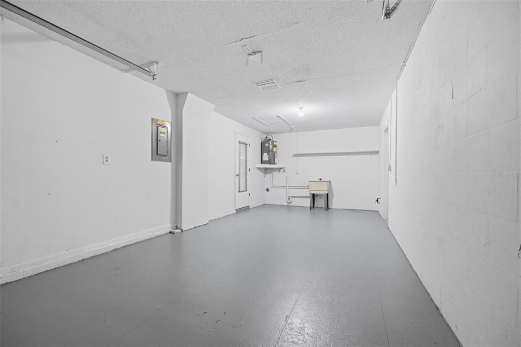 For Sale: $224,900 (2 beds, 2 baths, 973 Square Feet)