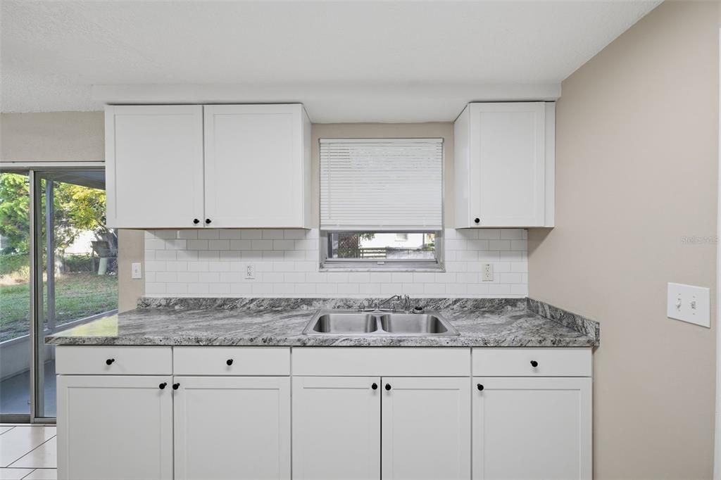 For Sale: $224,900 (2 beds, 2 baths, 973 Square Feet)