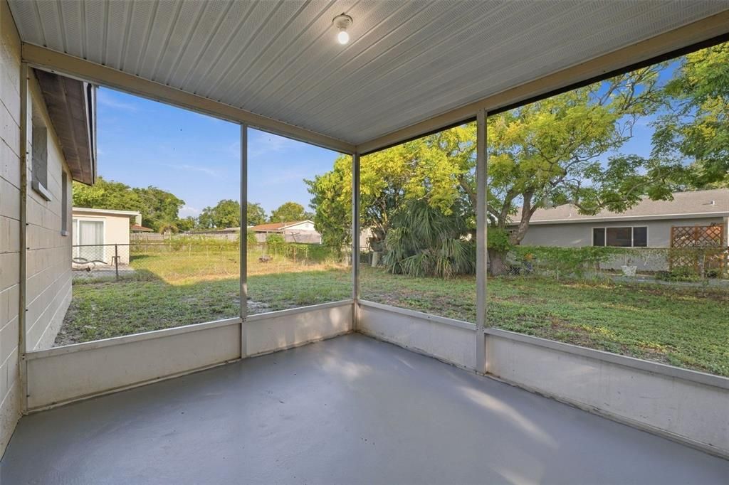For Sale: $224,900 (2 beds, 2 baths, 973 Square Feet)