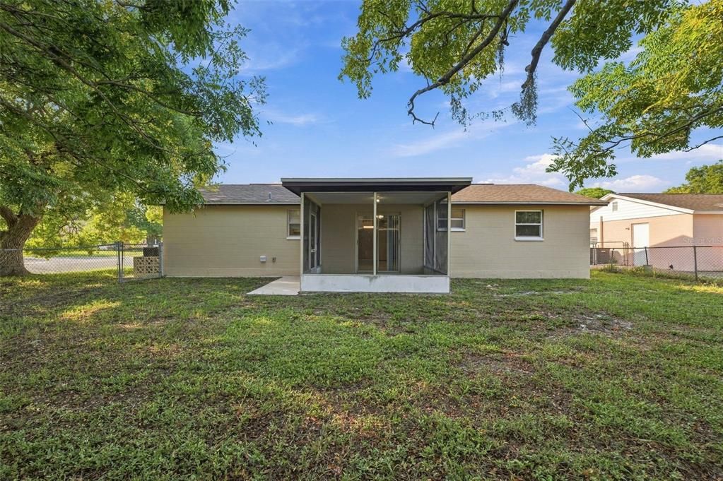 For Sale: $224,900 (2 beds, 2 baths, 973 Square Feet)