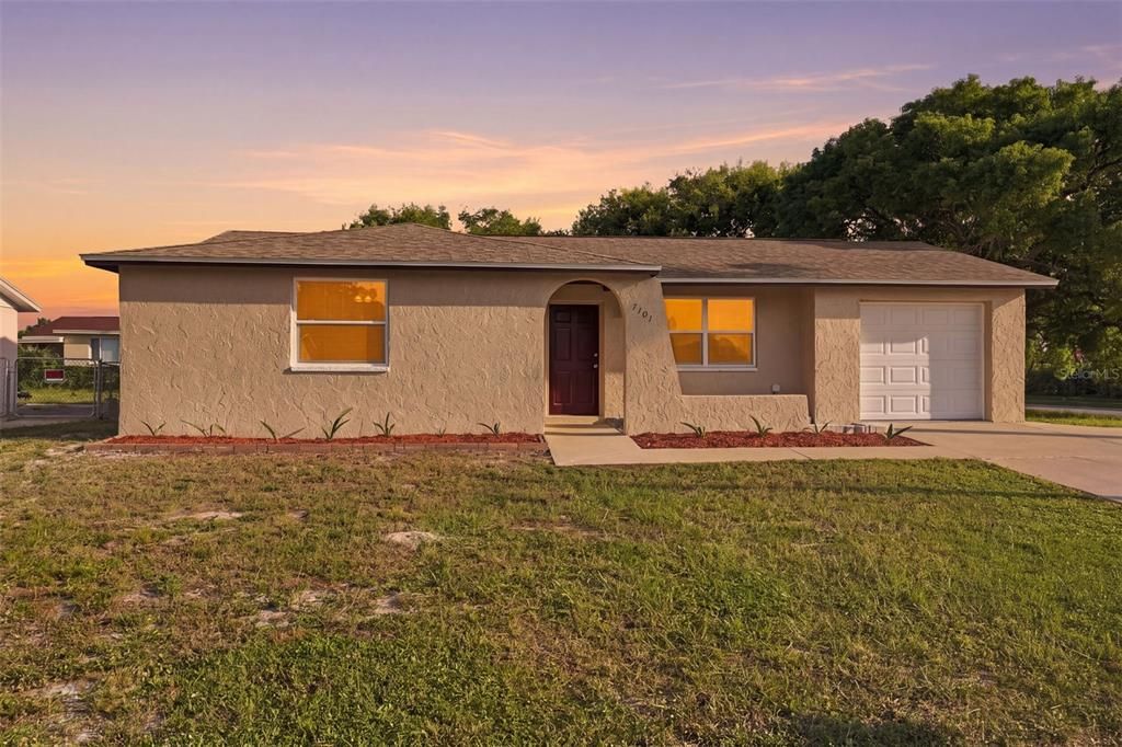 For Sale: $224,900 (2 beds, 2 baths, 973 Square Feet)