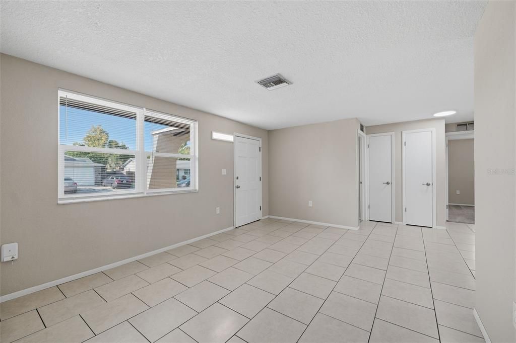 For Sale: $224,900 (2 beds, 2 baths, 973 Square Feet)