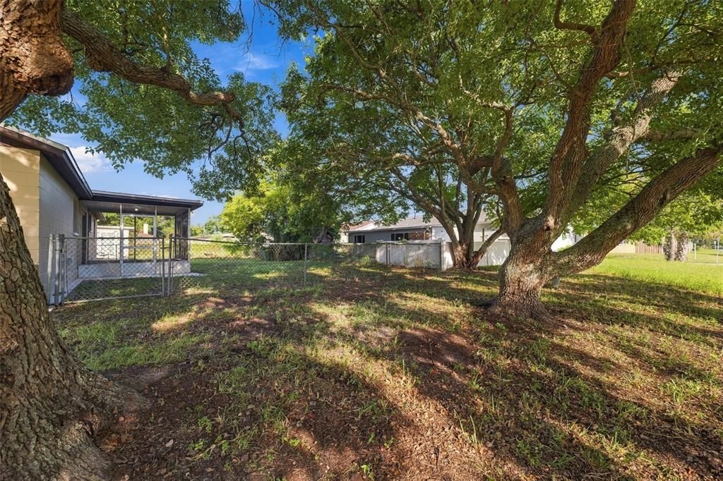 For Sale: $224,900 (2 beds, 2 baths, 973 Square Feet)