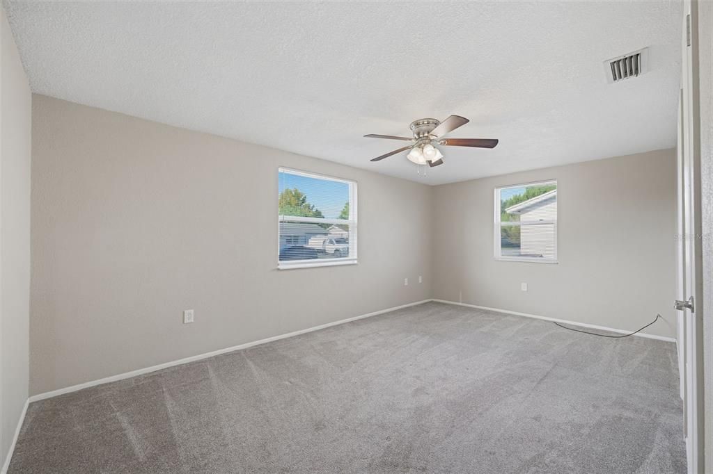 For Sale: $224,900 (2 beds, 2 baths, 973 Square Feet)
