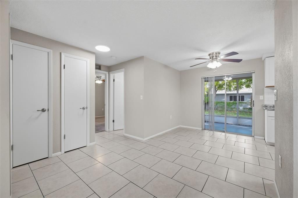 For Sale: $224,900 (2 beds, 2 baths, 973 Square Feet)