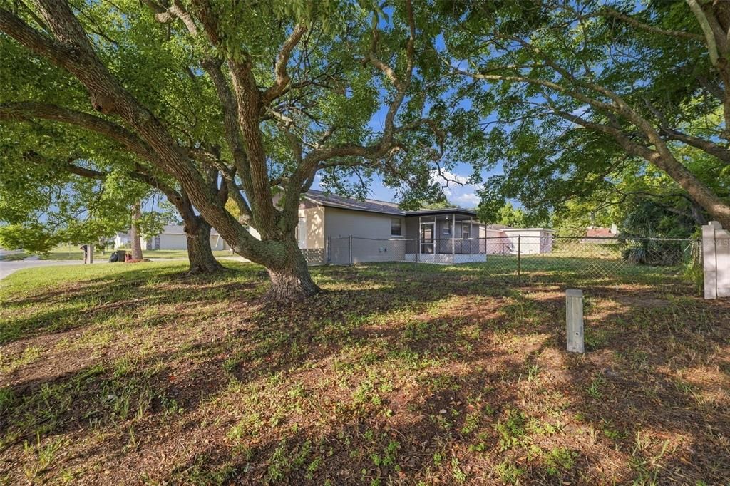 For Sale: $224,900 (2 beds, 2 baths, 973 Square Feet)