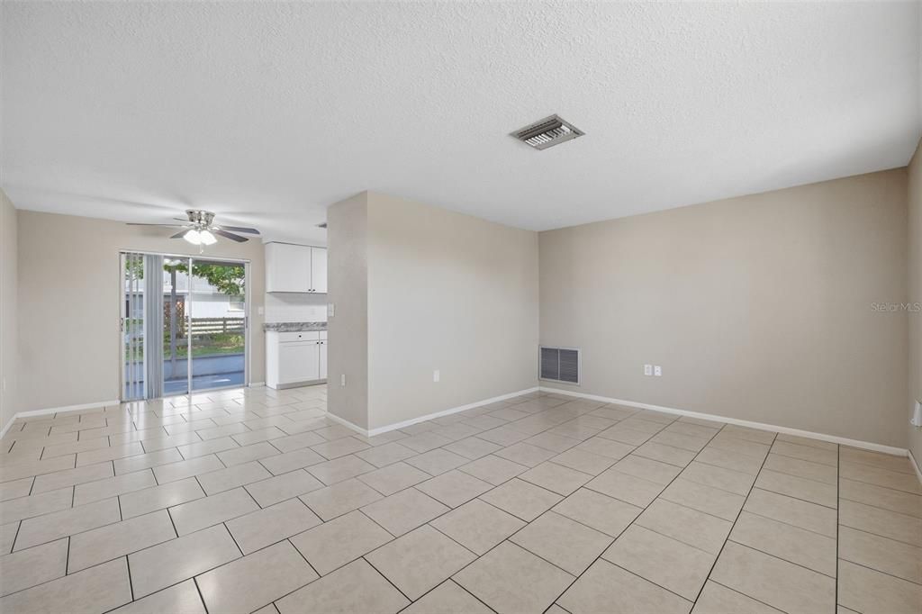 For Sale: $224,900 (2 beds, 2 baths, 973 Square Feet)
