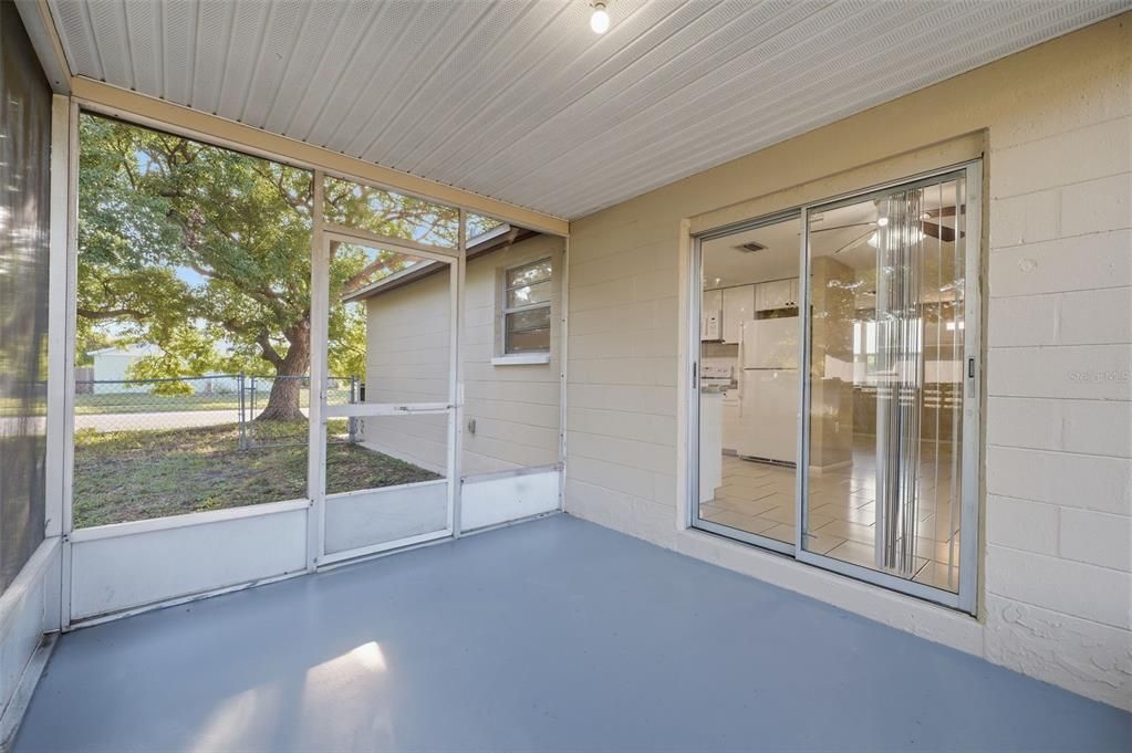 For Sale: $224,900 (2 beds, 2 baths, 973 Square Feet)