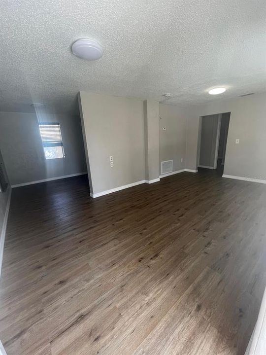 В аренду: $1,400 (2 спален, 1 ванн, 804 Квадратных фут)