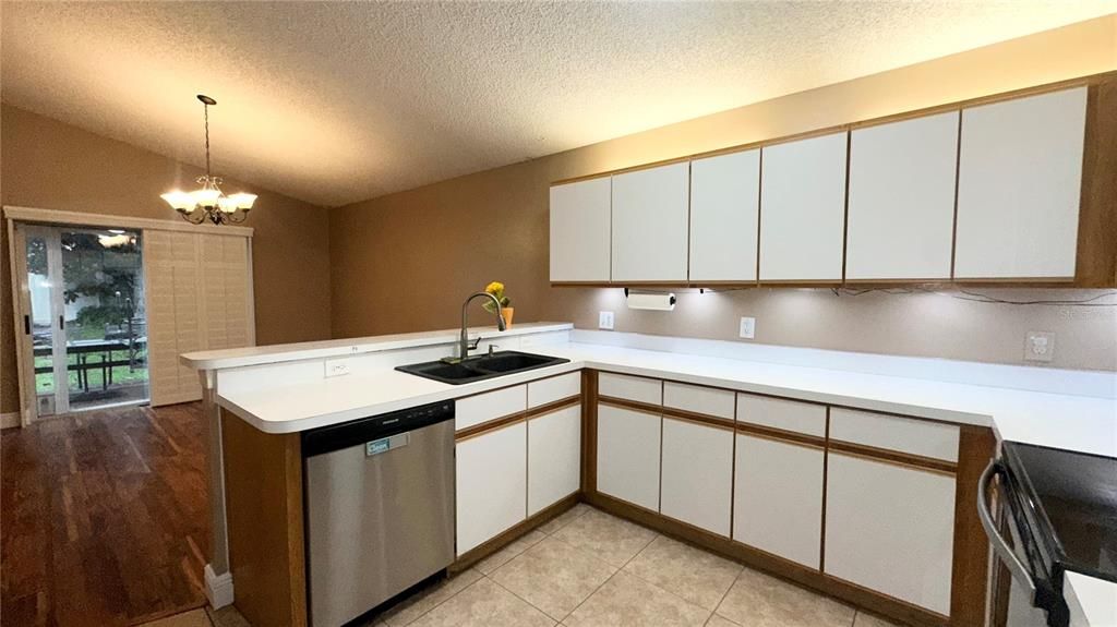For Rent: $2,199 (3 beds, 2 baths, 1473 Square Feet)