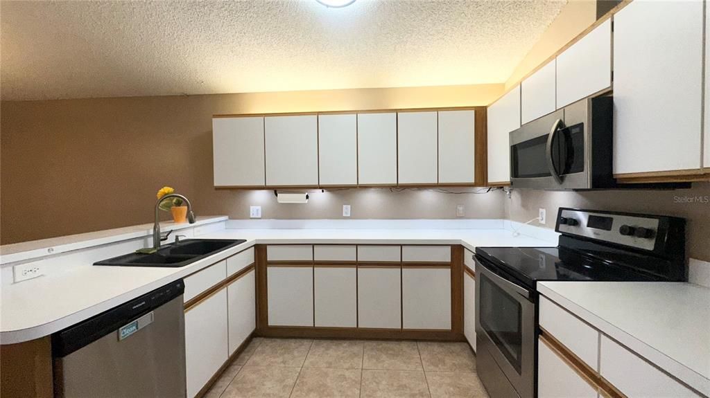 For Rent: $2,199 (3 beds, 2 baths, 1473 Square Feet)