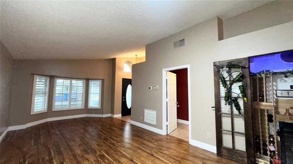 For Rent: $2,199 (3 beds, 2 baths, 1473 Square Feet)