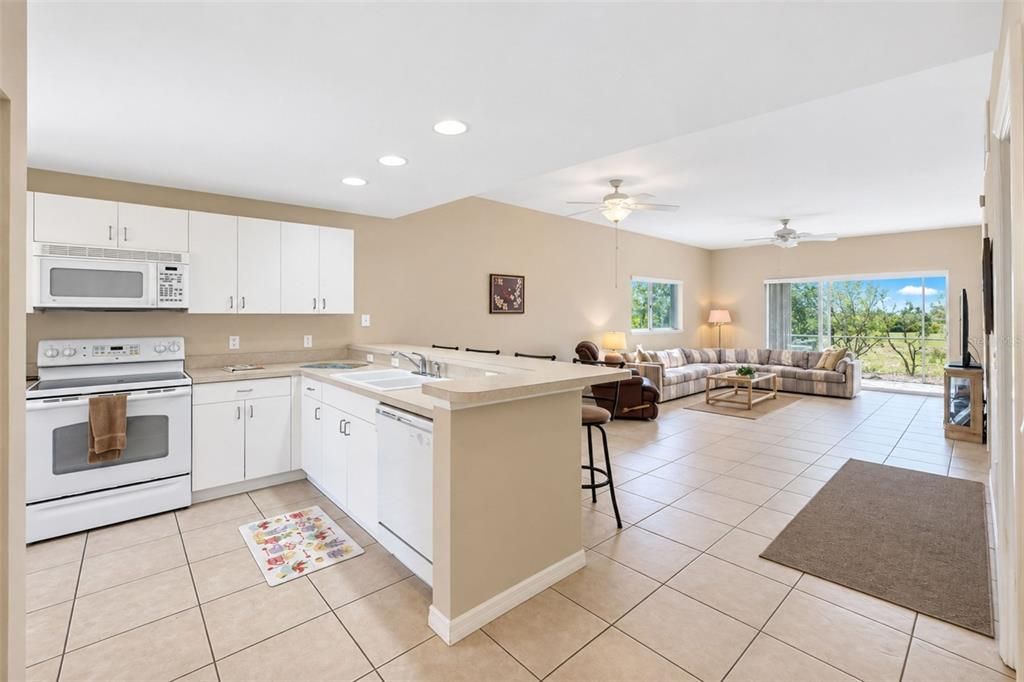 For Sale: $199,000 (2 beds, 2 baths, 1230 Square Feet)