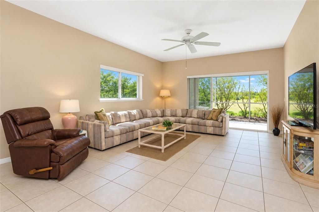 For Sale: $199,000 (2 beds, 2 baths, 1230 Square Feet)
