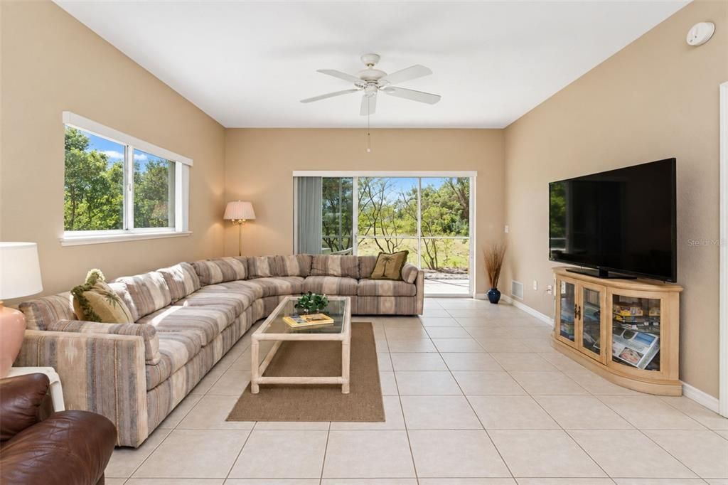 For Sale: $199,000 (2 beds, 2 baths, 1230 Square Feet)