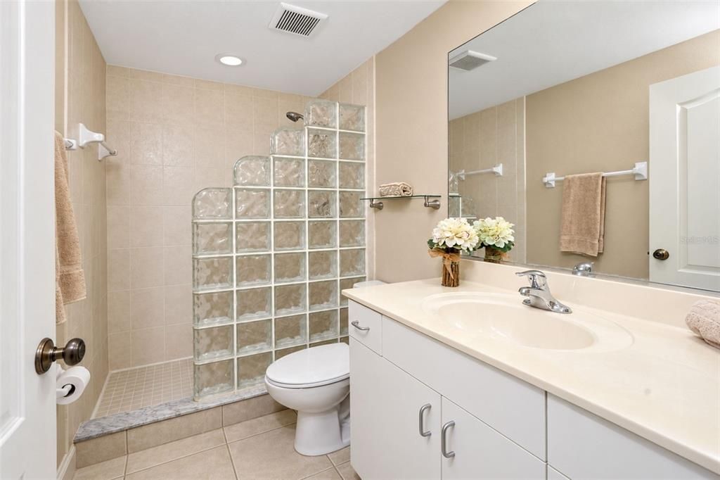 For Sale: $199,000 (2 beds, 2 baths, 1230 Square Feet)