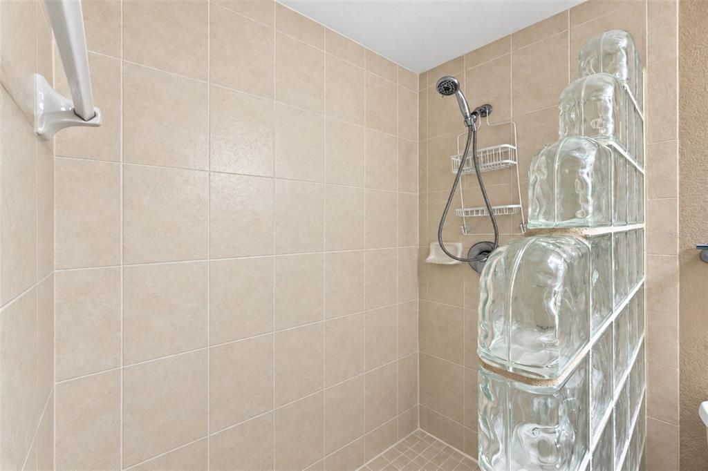 For Sale: $199,000 (2 beds, 2 baths, 1230 Square Feet)