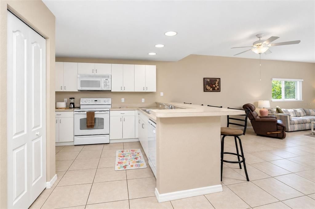 For Sale: $199,000 (2 beds, 2 baths, 1230 Square Feet)
