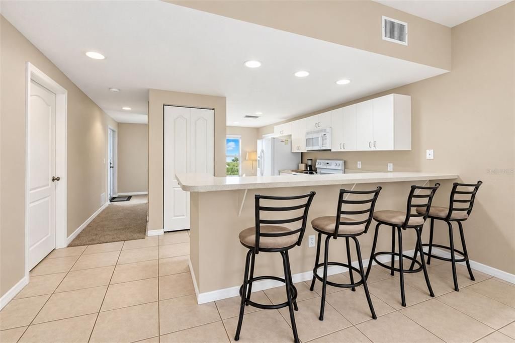 For Sale: $199,000 (2 beds, 2 baths, 1230 Square Feet)