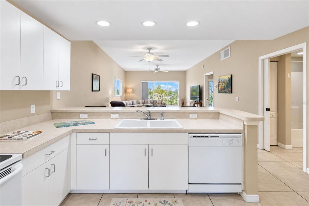 For Sale: $199,000 (2 beds, 2 baths, 1230 Square Feet)