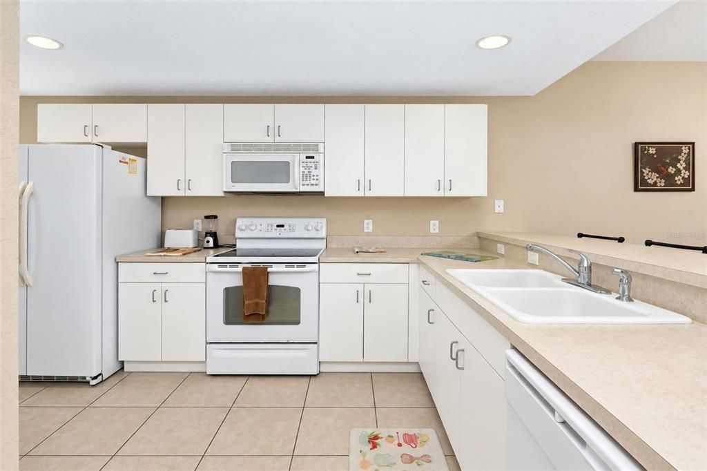 For Sale: $199,000 (2 beds, 2 baths, 1230 Square Feet)
