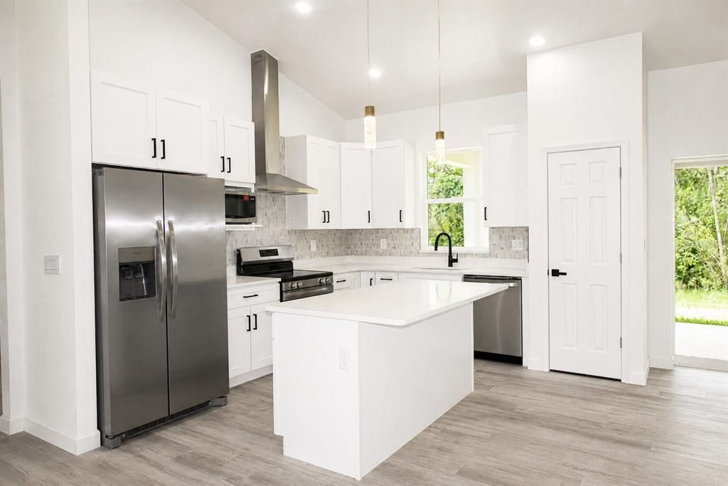 For Rent: $2,450 (3 beds, 3 baths, 1505 Square Feet)