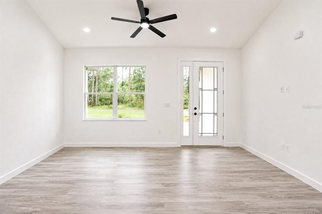 For Rent: $2,450 (3 beds, 3 baths, 1505 Square Feet)