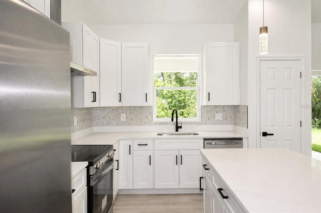 For Rent: $2,450 (3 beds, 3 baths, 1505 Square Feet)